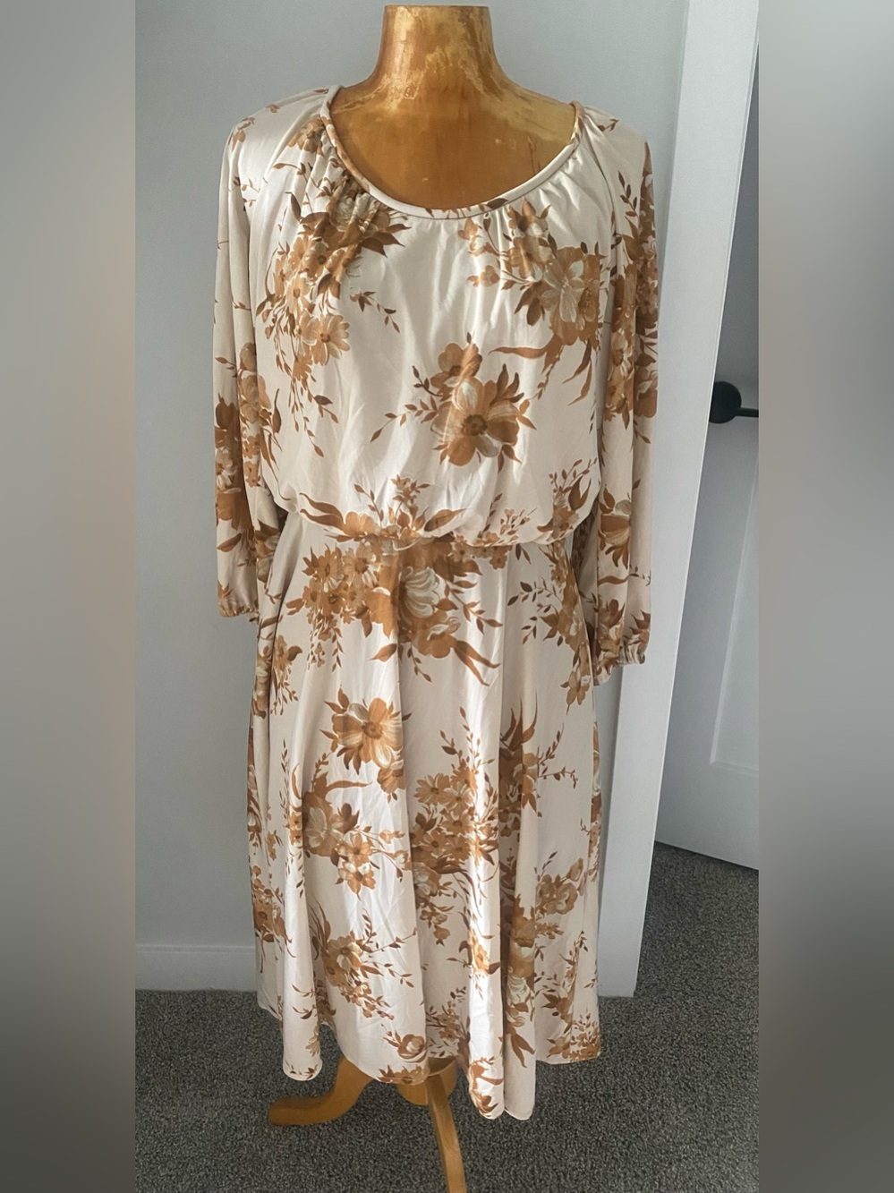 Vintage 70s boho Cream Floral Midi Dress keyhole cottagecore